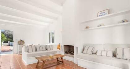 Casa Maitzgon   renovated villa with pool and garden