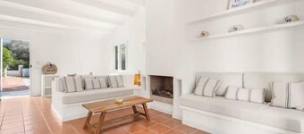 Casa Maitzgon: renovada villa con piscina y jardín