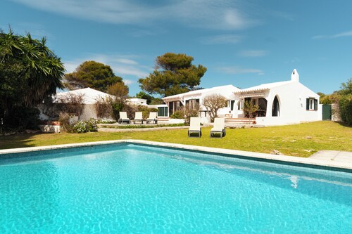Casa Maitzgon   renovated house with pool and garden