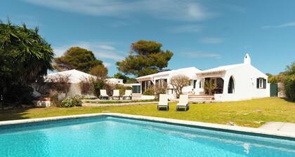 Casa Maitzgon renovated house with pool and garden