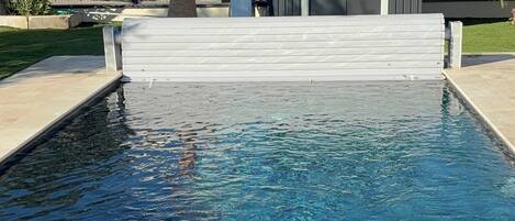 Piscina all'aperto, una piscina riscaldata