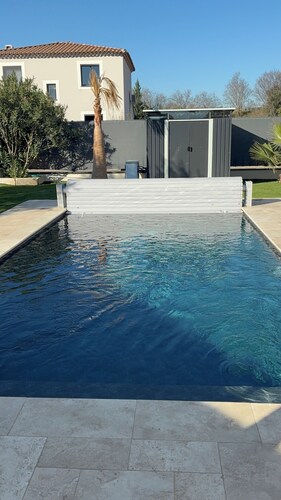 Maison neuve élégante confort avec piscine chauffée pour 12 personne