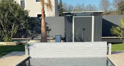 Elegant, comfortable new house with heated pool for 12 people