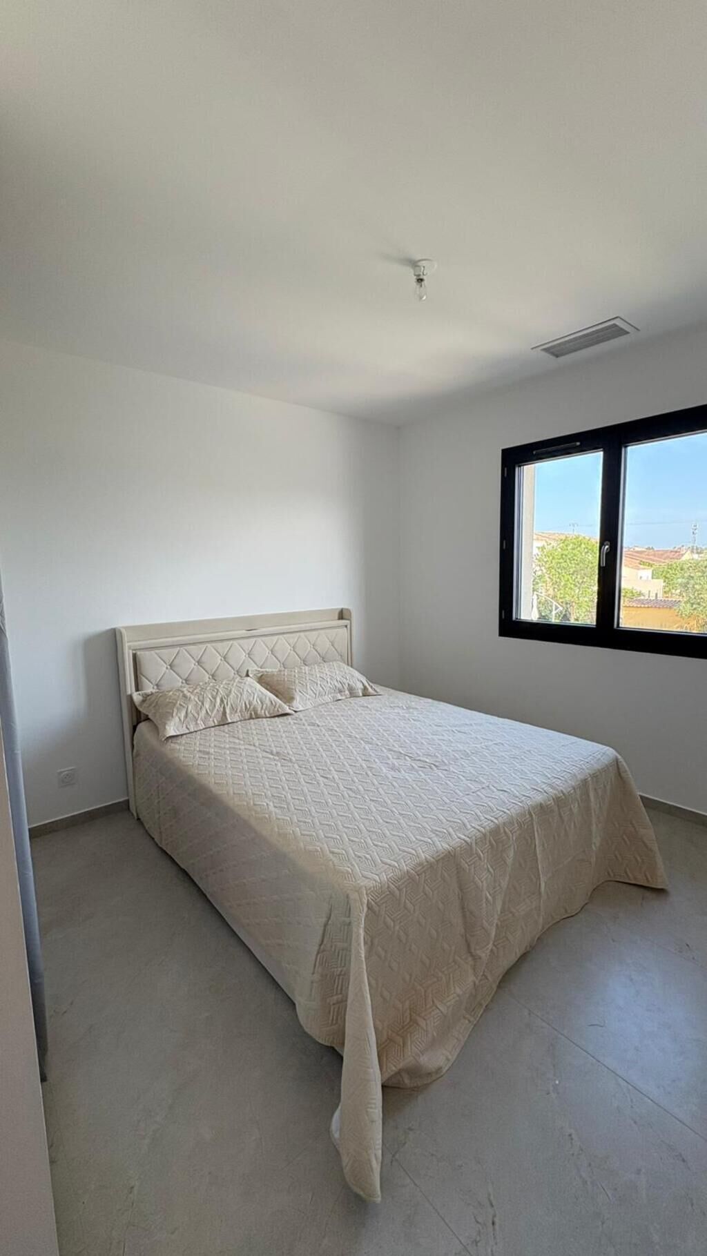 5 bedrooms, iron/ironing board, travel crib, free WiFi