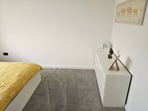 4 間睡房、熨斗/熨衫板、免費 Wi-Fi、床單