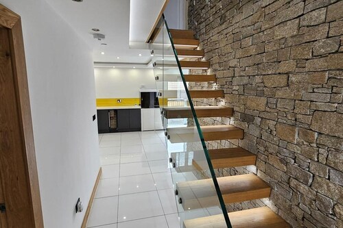 Modern, Large Open Plan 4 bed Property in Abergele