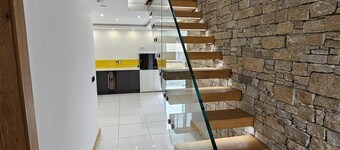 Modern, Large Open Plan 4 bed Property in Abergele