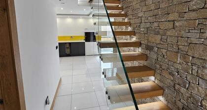 Modern, Large Open Plan 4 bed Property in Abergele