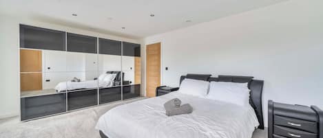 4 chambres, fer et planche Ă repasser, accĂšs au Wi-Fi (inclus)
