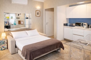 7 bedrooms, iron/ironing board, WiFi, bed sheets