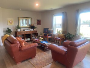 Living area - New Home! Walk to Bay, Quick drive to Beach, two King Beds! Bring your Boat! (Millsboro)