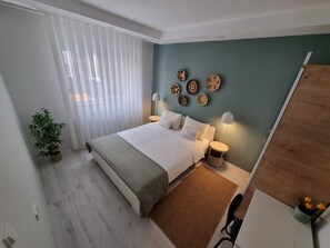 公寓, 2 間臥室 | 遮光布/窗簾、熨斗/熨衣板、免費無線上網