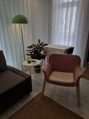 公寓, 2 間臥室 | 遮光窗簾/窗簾、熨斗/熨衫板、免費 Wi-Fi