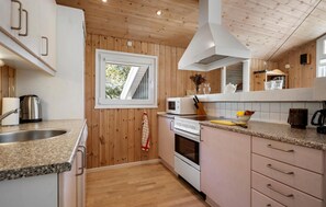 Refrigerador, parrilla de estufa, lavavajillas y cafetera y tetera