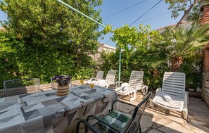 تناول الطعام بالخارج