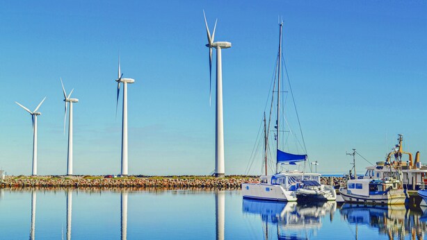 A marina with several wind turbines and boats. - 4 bedroom nice home in Glesborg (Glesborg)