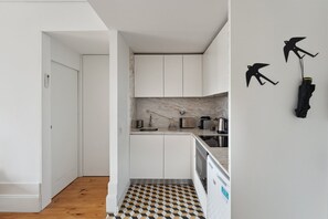 Frigorifero, microonde, forno, macchina per tè/caffè