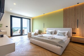 4 chambres, coffres-forts dans les chambres, fer et planche à repasser