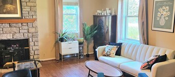 Charming 3-bed/ 2-bath home w parking central to Downtown and Spooky Nook Sports