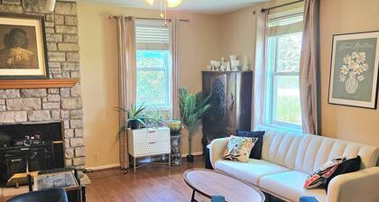 Charming 3-bed/ 2-bath home w parking central to Downtown and Spooky Nook Sports