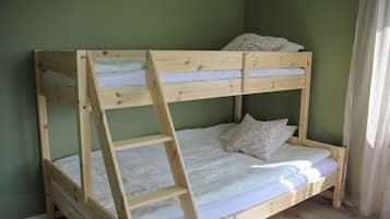 Habitación familiar, vista al jardín | Wifi gratis