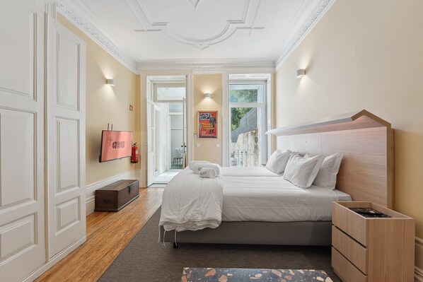 Iron/ironing board, internet, bed sheets