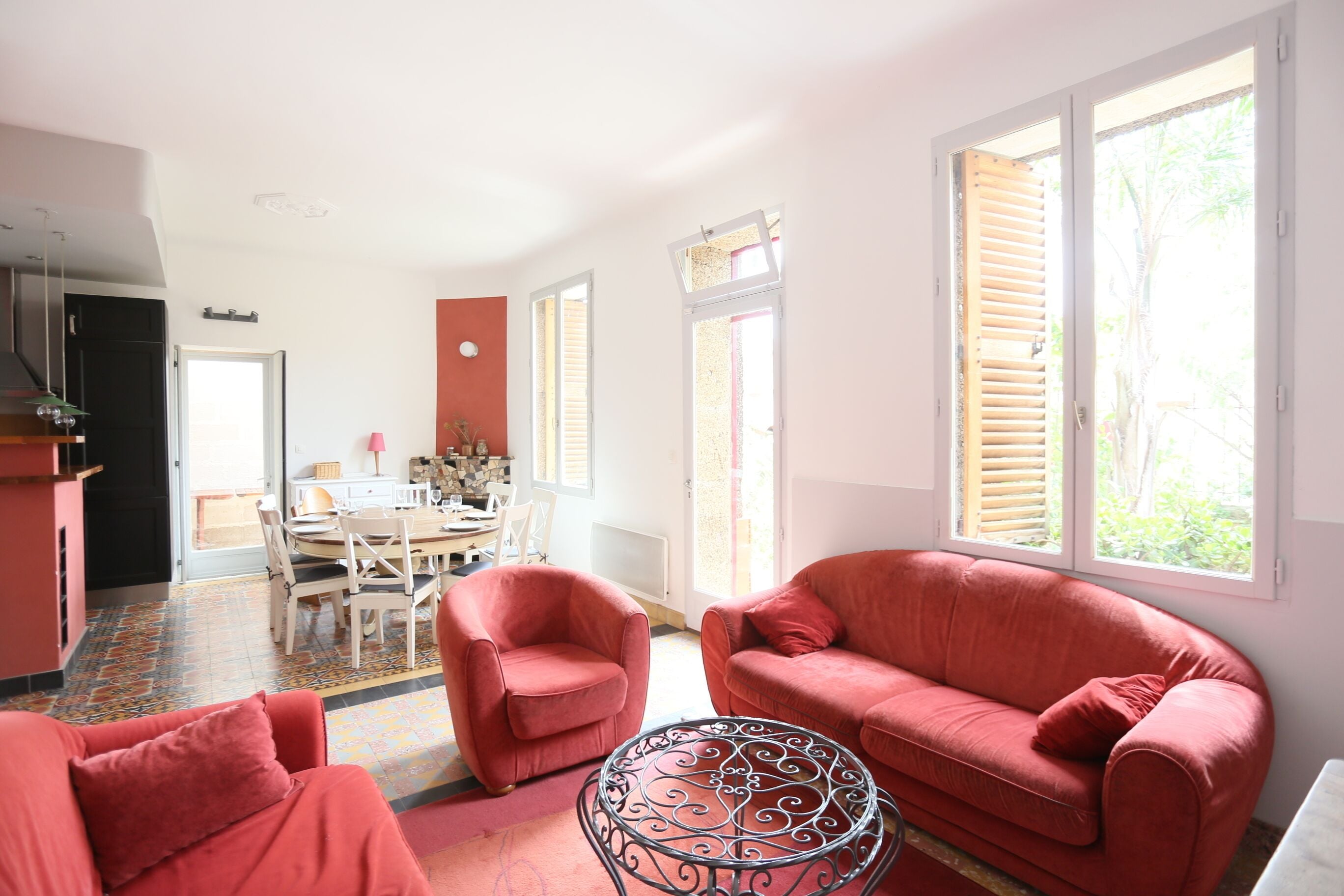 TV, fireplace, DVD player, books