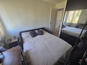 Iron/ironing board, WiFi, bed sheets