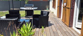 Cosy house between town and sea