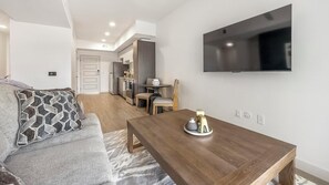 Smart TV - Landing | Chic 1BD, Pool, Gym (Phoenix)