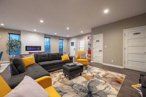 Perhetalo, 3 makuuhuonetta, tupakointi kielletty | Olohuone | Älytelevisio, takka, pöytäjalkapallopöytä