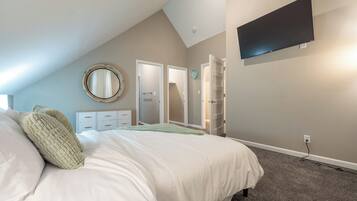 Family House, 3 Bedrooms, Non Smoking | Individually decorated, individually furnished, laptop workspace