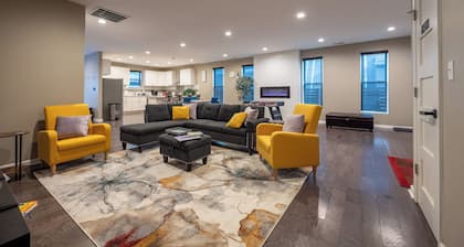 Near Downtown | 2 En-Suites • Garage • Sleeps 9