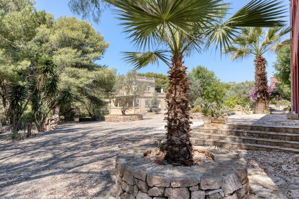 Property grounds - Apartment 'Le Colonie - Monolocale' with Private Terrace and Shared Garden (Presicce)