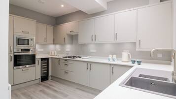 Dishwasher, cookware/dishes/utensils