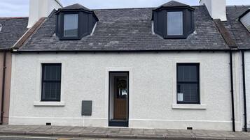 ุงูู
ูุดุฃุฉ ู
ู ุงูุฎุงุฑุฌ