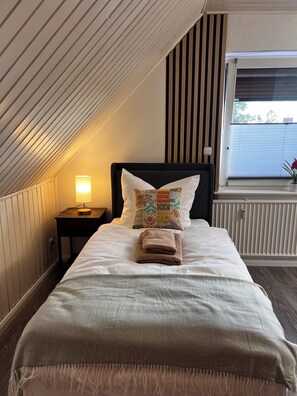 Desk, travel crib, free WiFi, bed sheets