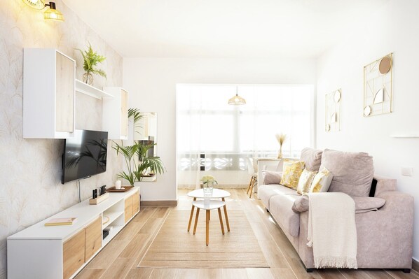 Smart TV - Home2Book Bajamar Panoramic Studio (Bajamar)