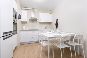 ميكروويف، فرن، موقد طهي مسطح، ماكينة لصنع القهوة/الشاي