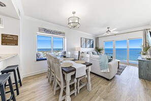 Signature Condo, 3 Bedrooms, Non Smoking, Beach View | In-room dining