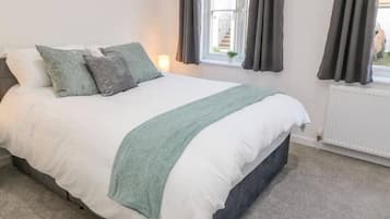 Iron/ironing board, WiFi, bed sheets