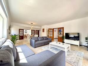 TV - QUARTEIRA AMAZING VILLA WITH PRIVATE POOL by HOMIN (Quarteira)