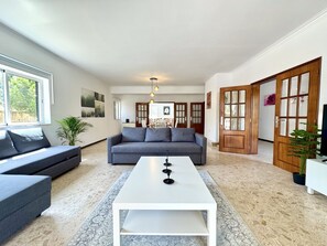 TV - QUARTEIRA AMAZING VILLA WITH PRIVATE POOL by HOMIN (Quarteira)