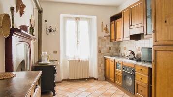 KylskÄp, mikrovÄgsugn, ugn och spishÀll