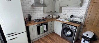 18 The Wharfage