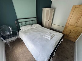 2 habitaciones, decoración personalizada y muebles diferentes 