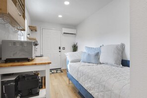 1 Schlafzimmer, Schreibtisch, WLAN