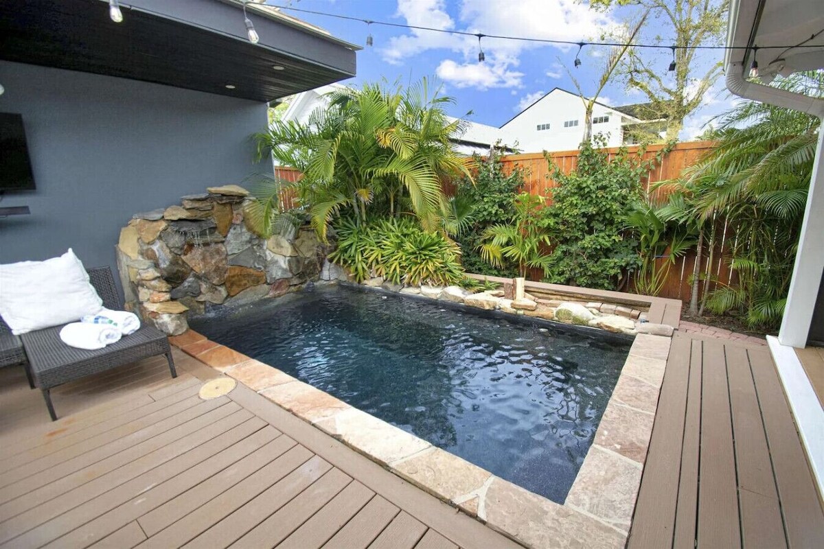 Saragossa Poolside Paradise