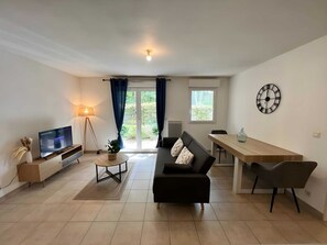 Apartment | Dining