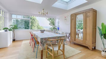 Classic-Villa, Balkon, Gartenblick | Wohnbereich